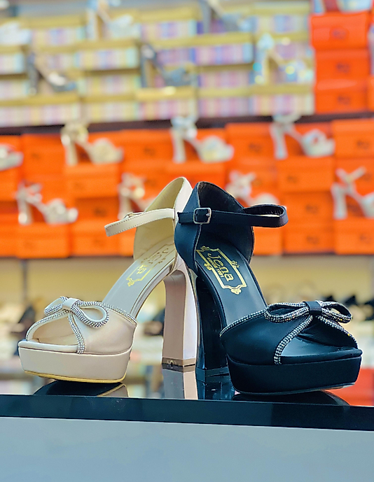 Yüksek topuklu ayakkabı