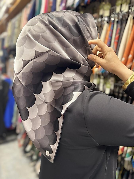 Armine İpek Eşarp