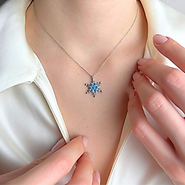 Parlak Yıldız Figürlü Kadın Kolye – Işıltınızı Taşıyan Zarif Tasarım