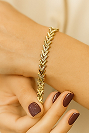 Gold Chevron Bileklik – 14K Altın Kaplama VIP Koleksiyon