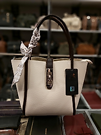 Bayan El Ve Çapraz Askılı Çanta