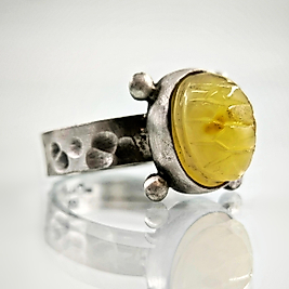 KAPLUMBAĞA OYMALI DAMLA KEHRİBAR YÜZÜK