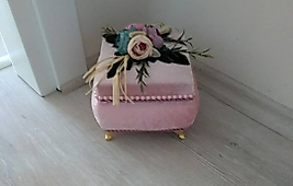 Pembe Renkli Çiçek Detaylı Özel Takı ve Dekor Kutuları