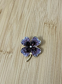 Dört Yaprak Yonca Broş Mor Taş Detay