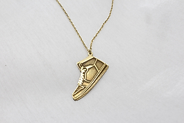 14K Altın Kaplama Sneaker Kolye – Spor ve Şıklığı Bir Arada