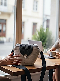 Siyah Gümüş Çapraz Askılı Kadın Çanta