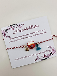 Kırmızı Maneki Neko(Şans Kedisi) ve Yıldız Detaylı Marteniçka
