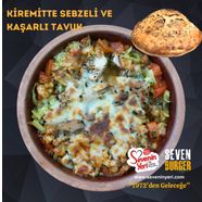 Kiremitte Sebzeli Kaşarlı Tavuk