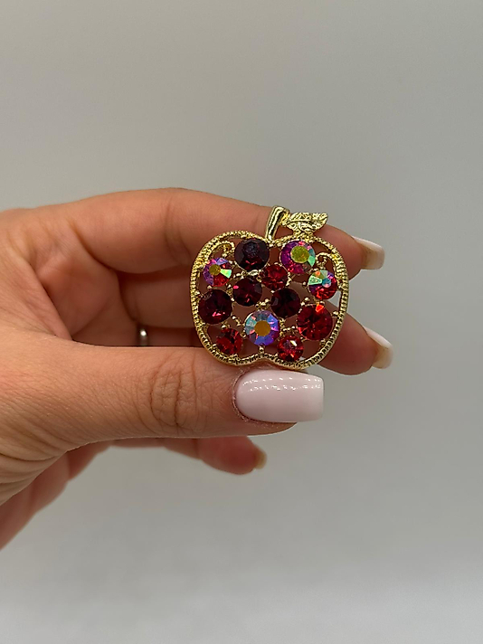 Kırmızı Zirkon Taşlı Elma Figürlü Altın Renk Broş