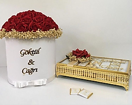 KİŞİYE ÖZEL İSİMLİ ÇİKOLATALI GOLD METAL CAM KUTUSU & YAPAY GÜL KUTUSU