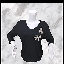 kelebek nakışlı fakir kol siyah bluz