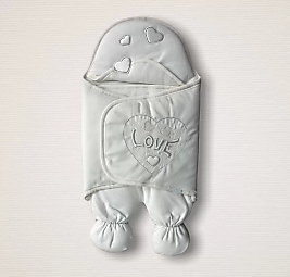 Yenidoğan Lüks Üç Kalp Love Nakışlı Kız Bebek Ayaklı Kundak Bebek Battaniyesi Ekru