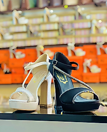 Yüksek topuklu ayakkabı