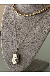 Özel Seri Zirkon Taşlı Dikdörtgen Üzeri Kuzey Yıldız Detaylı Madalyon Kolye (56 Cm)