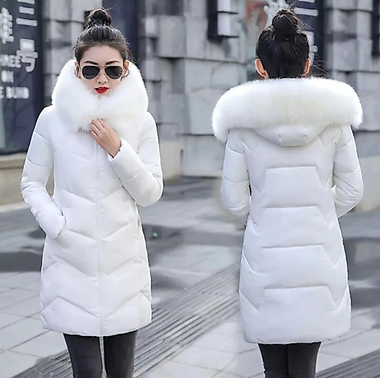 Kışlık Kapişonu Kürklü Kadın Şişme Mont Beyaz Renk