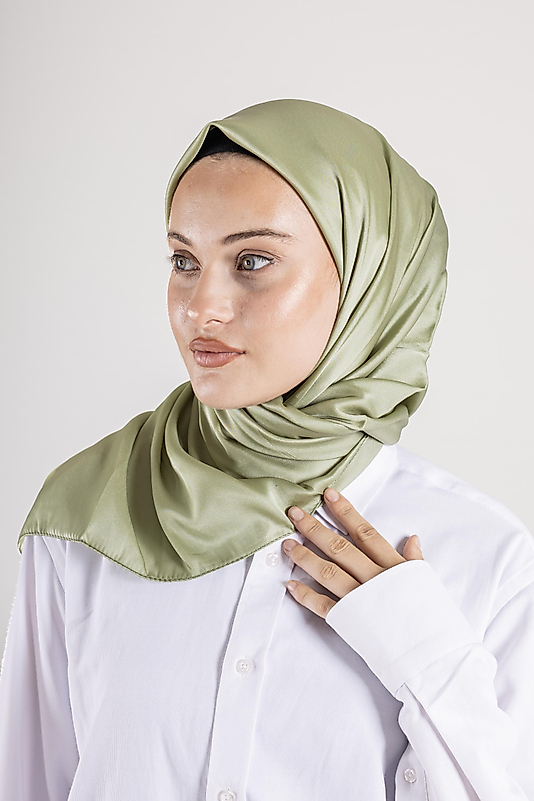 Düz Kristal Kumaş Eşarp - Kaymaz, Şık, Tok Duran | Günlük & Abiye Uyumlu