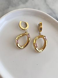 Çelik Gold Pembe Taşlı Eğri Halka Küpe