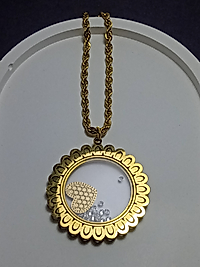 Jade'm Gold Çelik Altın Kaplama Kalpli Fanüslü Kolye