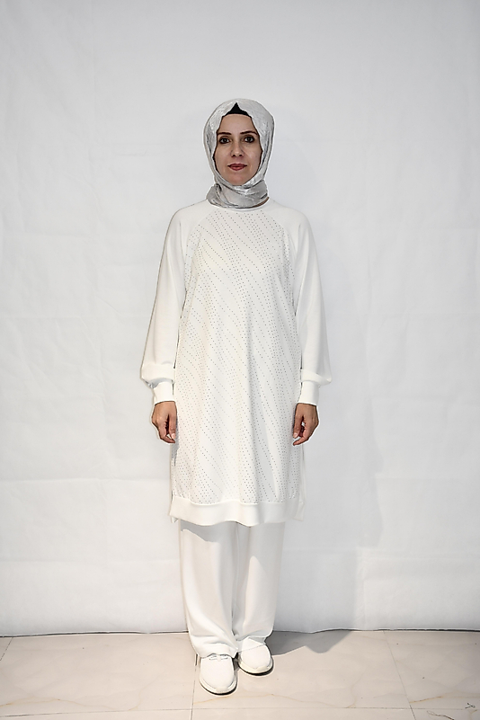 Önü Taşlı Ekru Takım