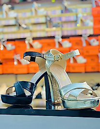 Yüksek topuklu ayakkabı