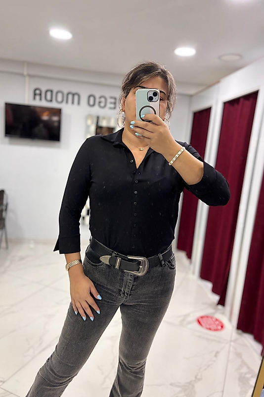 Siyah Düğme Detaylı Siyah Gömlek