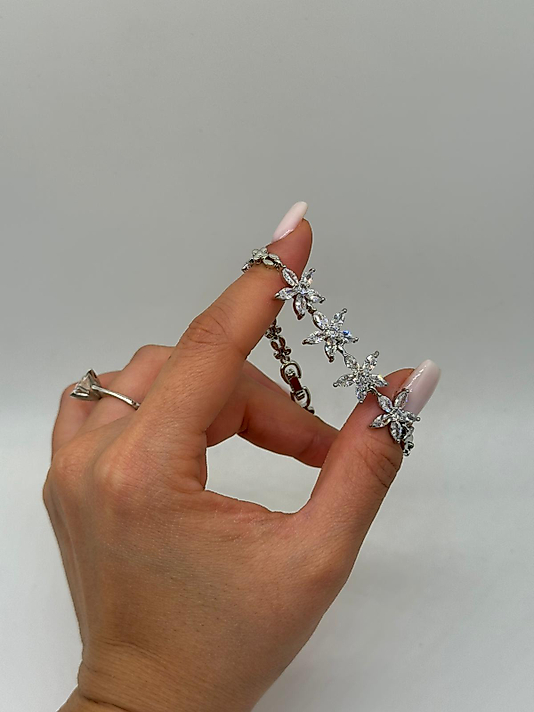 XUPİNG Çiçek Motifli Zirkon Taşlı VIP Çelik Bileklik – Gümüş Renk