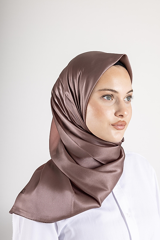 Düz Kristal Kumaş Eşarp - Kaymaz, Şık, Tok Duran | Günlük & Abiye Uyumlu