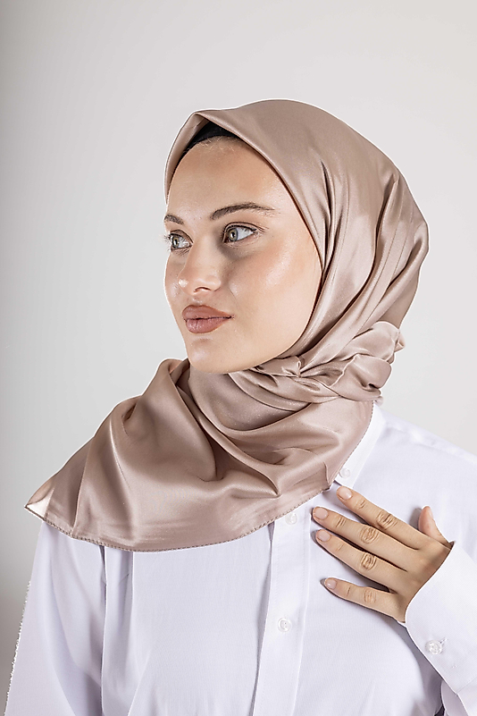 Düz Kristal Kumaş Eşarp - Kaymaz, Şık, Tok Duran | Günlük & Abiye Uyumlu