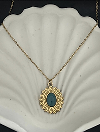 Yeşil tal detaylı çelik kolye