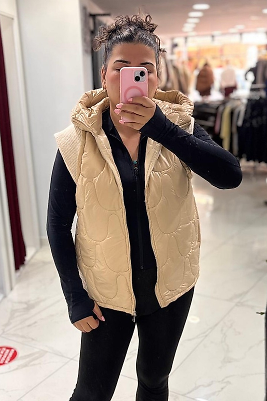 Kapüşonlu Parlak Bej Kapitone Yelek