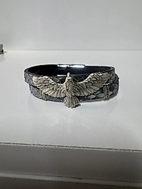 Gri Renkli Gerçek Yılan Derili Kartal Detaylı Mıknatıslı Bileklik