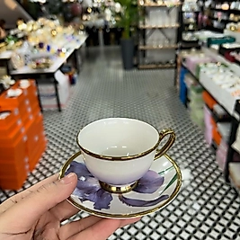 Mor çiçekli fincan takımı