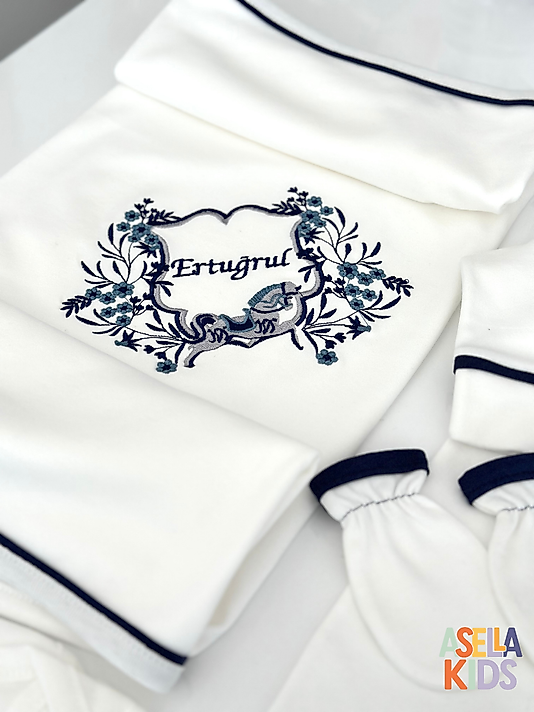 Yenidoğan Set - Bebeğinizin İsmi ve Çelenk Nakışlı