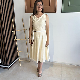 Dantel astarlı elbise kemerli