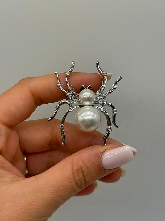 Zirkon Taşlı İnci Detaylı Örümcek Figürlü Broş