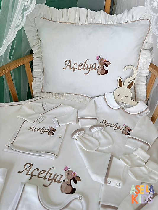 Kız Bebek Yenidoğan Set - Bebeğinizin İsmi ve Tavşan Nakış