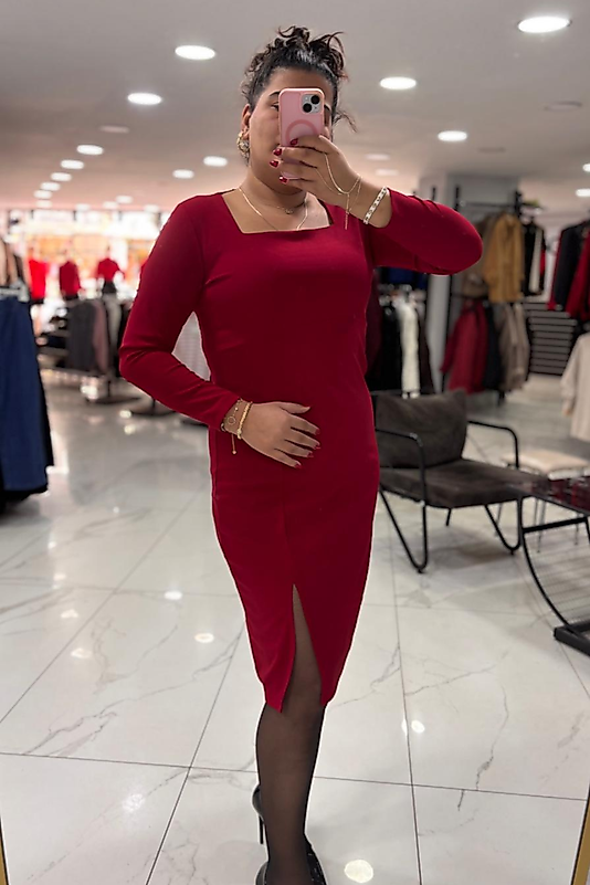 Büyük Beden Kare Yaka Yırtmaçlı Kırmızı Elbise