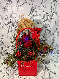 ışıklı kokina ve gül aranjmanı