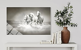 Üçlü Beyaz Koşan Atlar Cam Tablo