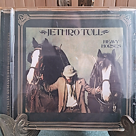 JETHRO TULL * HEAVY HORSES