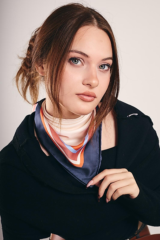 Desenli Saten Fular / Eşarp 80 × 80 cm – Pudra / Lacivert / Turuncu