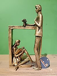 MERCAN MOBİLYA AKSESUAR,Kitap okuyan kızla çiçek veren sevgili Gold, Polyester Dekoratif Maske Biblo, Gold Dekor, Yeni Yıl Hediyesi