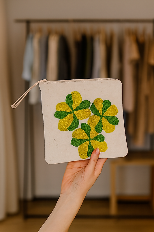 Çiçek İşlemeli Tasarım Cüzdan