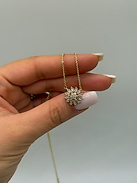 Parlak Çiçek Form Kolye