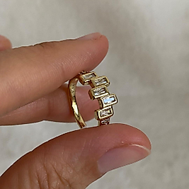 Xuping Gold Rengi Çerçeveli Taşlı Yüzük