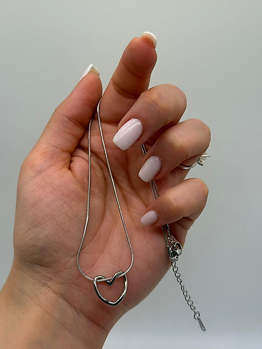 Açık Kalp Tasarımlı Kolye