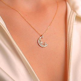 Altın Ay ve Yıldız Kolye – Işıltılı Zarafetiyle Gecenin Büyüsünü Taşıyan Şık Tasarım