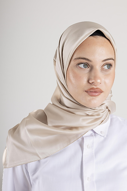 Düz Kristal Kumaş Eşarp - Kaymaz, Şık, Tok Duran | Günlük & Abiye Uyumlu