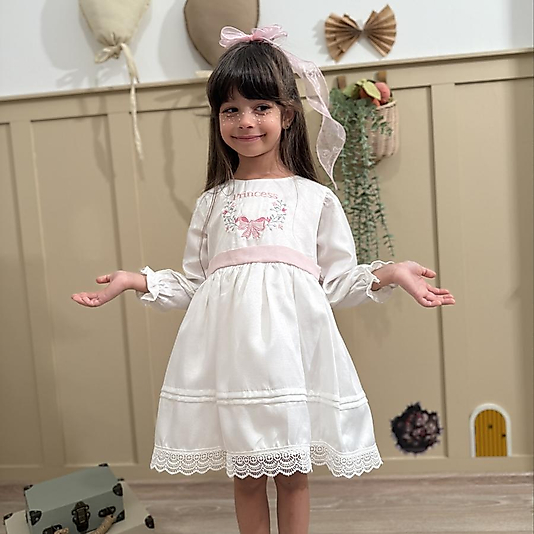 Prenses Nakış Yazılı Arkası Fiyonk Kız Çocuk Elbisesi