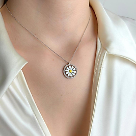 Zarif Taşlı Daire Figürlü Kadın Kolye – Modern Şıklığın Tamamlayıcısı